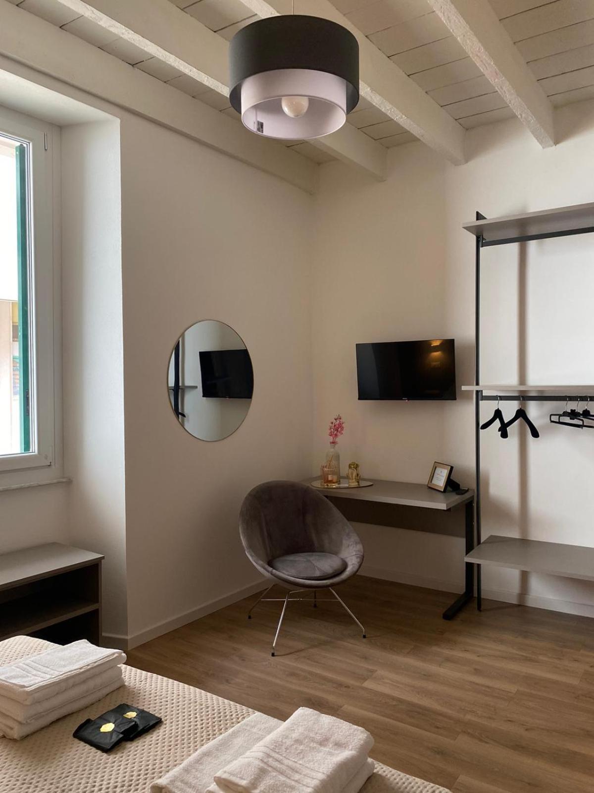 Indipendence Home Специя Экстерьер фото